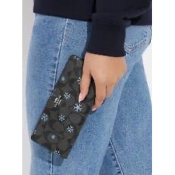 Coach Signature Snowflake Print Long Wallet Black Holiday Limited Edition - Picture 1 of 5